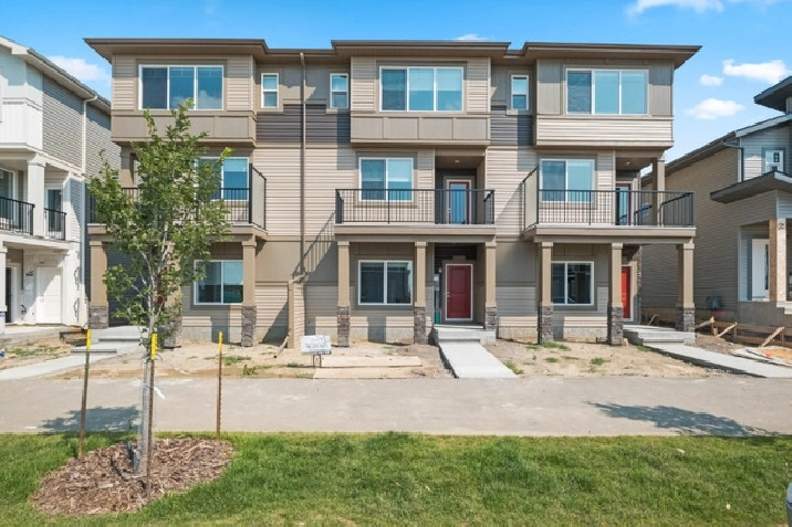 3 Bedroom, 2.5 Bath Townhouse with Garage in Leduc in Edmonton,AB - Apartments & Condos for Rent