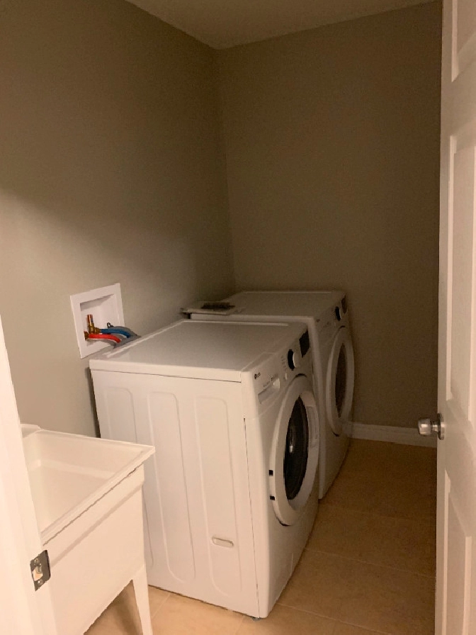 Master Bedroom with Private Ensuite Washroom South End Guelph in Guelph,ON Room Rentals