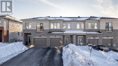 Bedrooms for rent in spacious townhouse at Findlay Creek. Image# 1