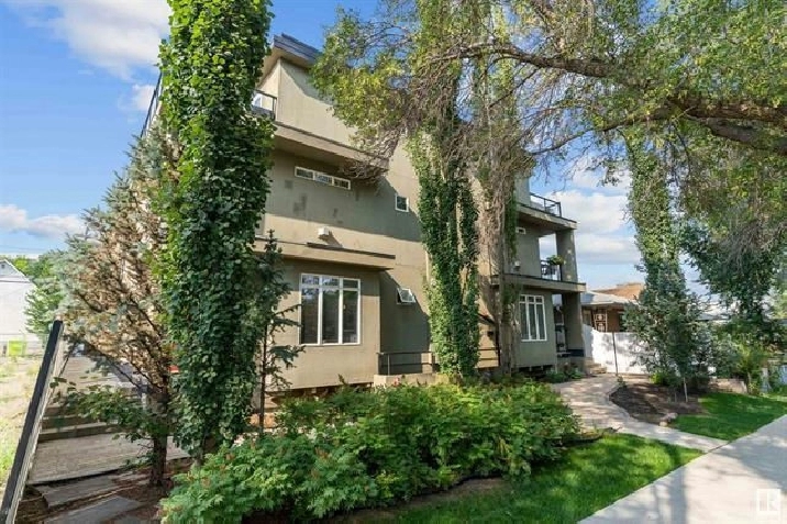 3 Bed 2.5 Bath Townhouse WITH NO Credit Check FINANCING! in Edmonton,AB - Houses for Sale