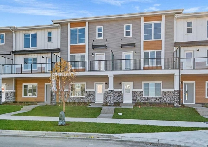 Beautiful Brand New 4 Bedroom Townhouse Calgary in Calgary,AB - Apartments & Condos for Rent