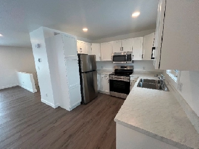 Beautiful 2 Bed 2 Bath Townhouse for Rent in Blumenort! Image# 1