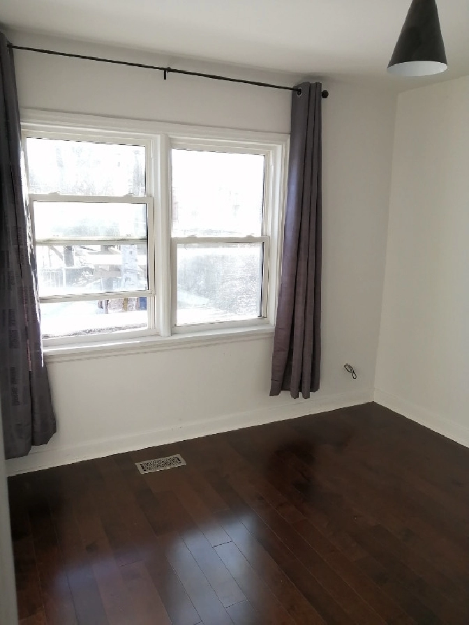 single sunny bedroom for rent in City of Toronto,ON - Apartments & Condos for Rent