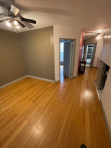 Modern 3-Bedroom Apartment in Downtown Toronto Image# 1