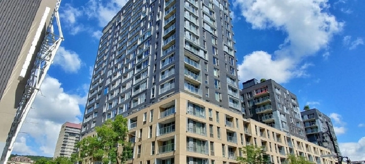 Le Seville - Large bright 4-1/2 two-bedroom apartment in Phase-3 in City of Montréal,QC - Apartments & Condos for Rent