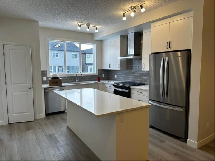 Home For Rent in Calgary,AB - Apartments & Condos for Rent