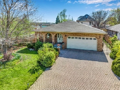 South Windsor Home Steps Away from Bellewood, Massey & St Clair Image# 1