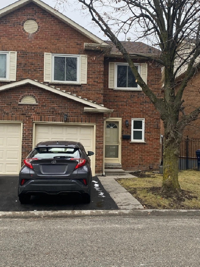 Ravine Lot in Scarborough! Easy Flip, Move In, or Student Rental in City of Toronto,ON - Condos for Sale