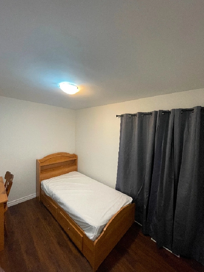 Private room lower and shared room upper floor rent for female in City of Toronto,ON - Room Rentals & Roommates