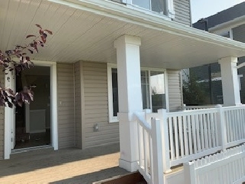 3 Bed 1.5 Bath- available immediately in harbour landing in Regina,SK - Apartments & Condos for Rent