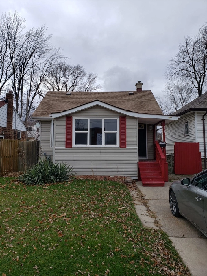 2 Bedroom with laundry, parking, deck, across Prince Rd Hospital in