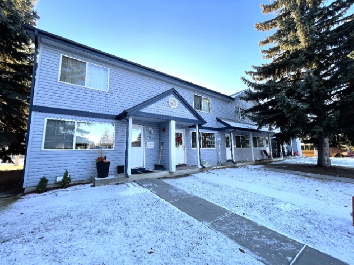 Adorable Townhouse Condo Spruce Grove in Edmonton,AB - Condos for Sale