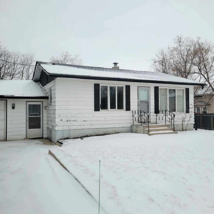 HOUSE TO BE MOVED - 183 Brandt St, Steinbach in Winnipeg,MB - Houses for Sale