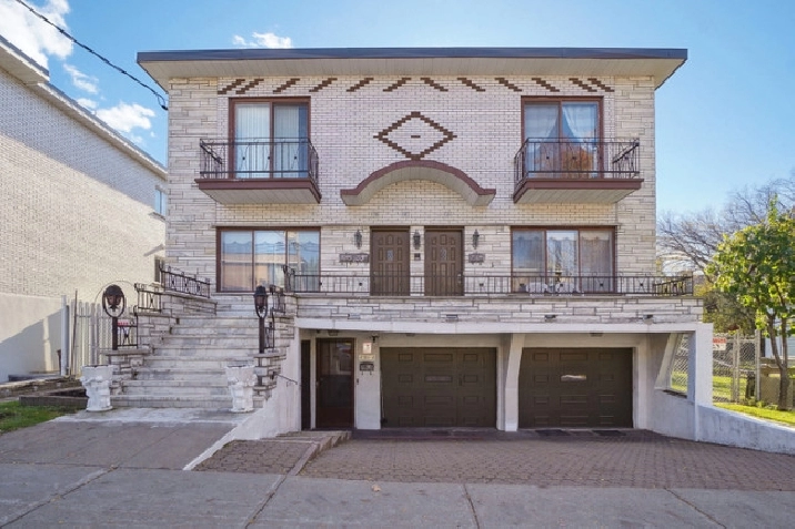 TRIPLEX À VENDRE SITUÉ À MERCIER-HOCHELAGA // MLS: 24297082 in City of Montréal,QC - Houses for Sale