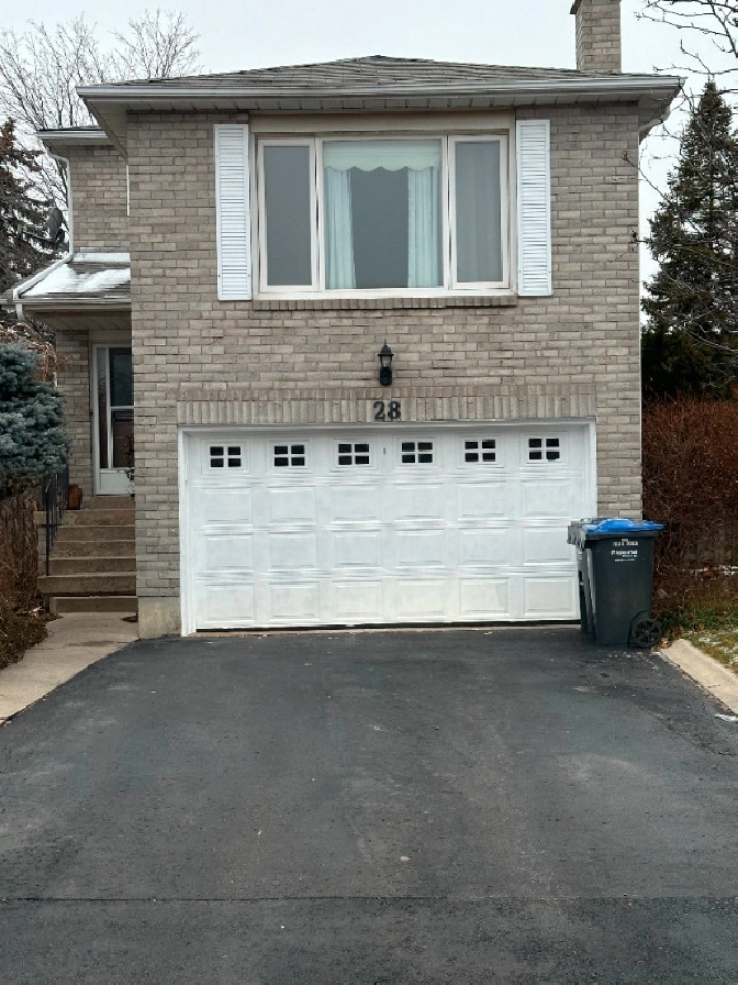 3 Bedroom , 2.5 washroom detach house is available for rent in