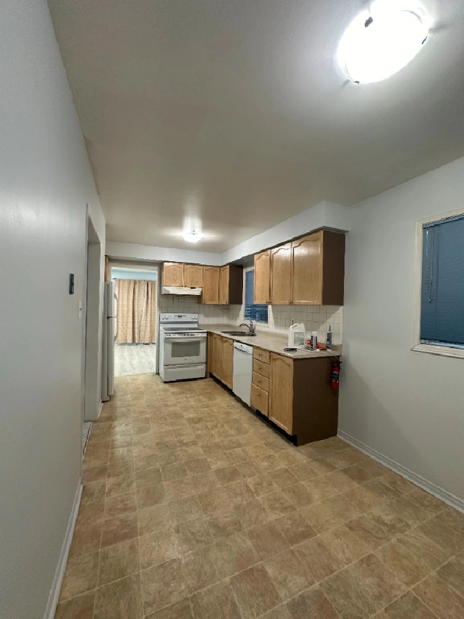 3 Bedroom , 2.5 washroom detach house is available for rent in ...