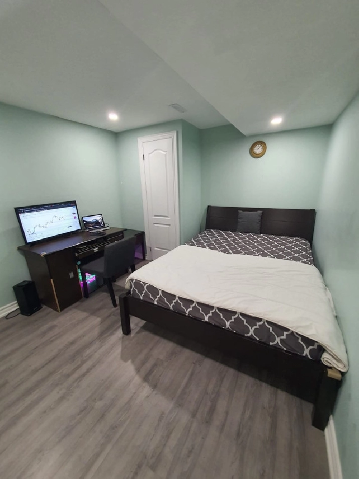 FURNISHED PRIVATE ROOM WITH WASHROOM in City of Toronto,ON - Room Rentals & Roommates