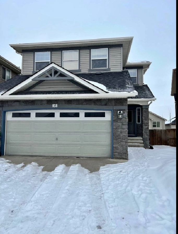 2 bedrooms available for rent $900 each FEMALE ONLY in Calgary,AB - Apartments & Condos for Rent