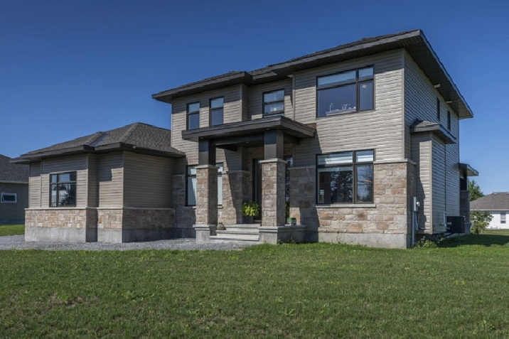GORGEOUS HUGE CUSTOM HOME..4 beds, 5-bath, 4-car garage in Ottawa,ON - Apartments & Condos for Rent