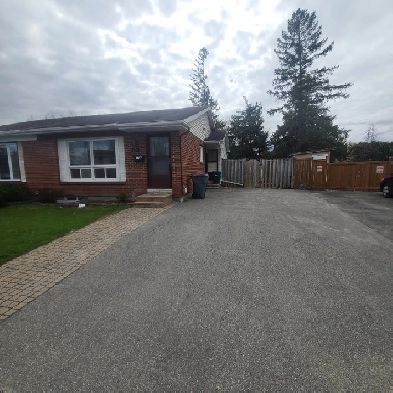 2 bed 1 bath bottom unit for rent near Algonquin College! Image# 1