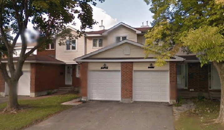 RENT 4 Beds - 1.5 Baths, House, Orleans in Ottawa,ON - Apartments & Condos for Rent