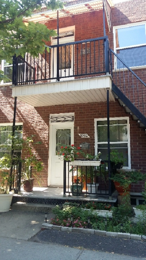 2 nice and very confortable rooms , 3 min walk from Rosemont M° in City of Montréal,QC - Room Rentals & Roommates