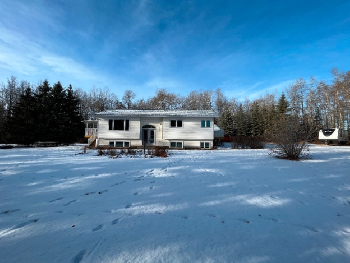 Perfect Acreage in Central Alberta! in Edmonton,AB - Houses for Sale