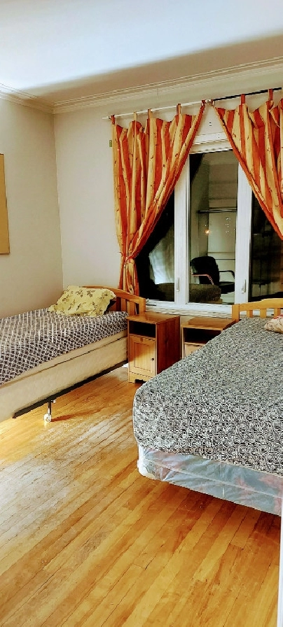 Room for 2 girls, or Private personal for 1, Near Metro Monk in City of Montréal,QC - Room Rentals & Roommates