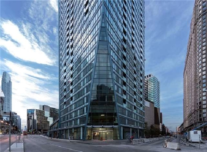1 Bdr Den, 26th floor of the L-Tower (Yonge & Front) in City of Toronto,ON - Short Term Rentals