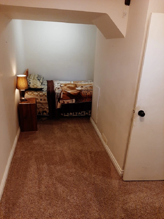 One bedroom fully furnished ‘Walkout Basement’ in Calgary,AB - Apartments & Condos for Rent
