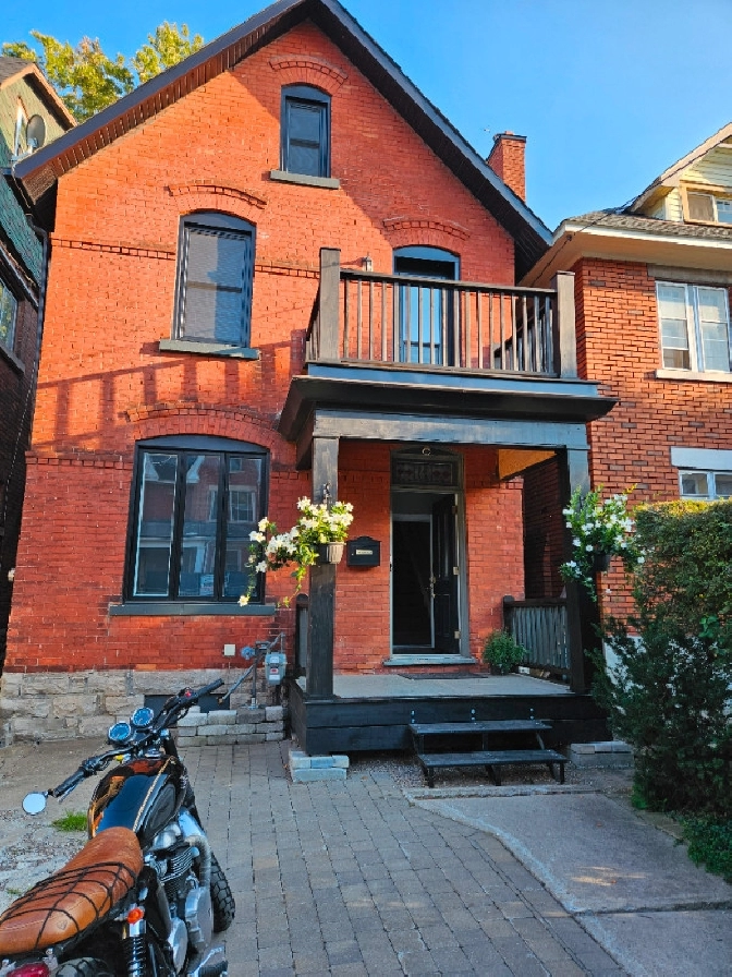 Centertown Brownstone - 1 bedroom loft. Available 1 February. in Ottawa,ON - Apartments & Condos for Rent