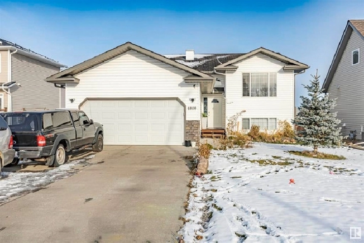 JUST REDUCED! House For Sale in Thorsby, Alberta. in Edmonton,AB - Houses for Sale
