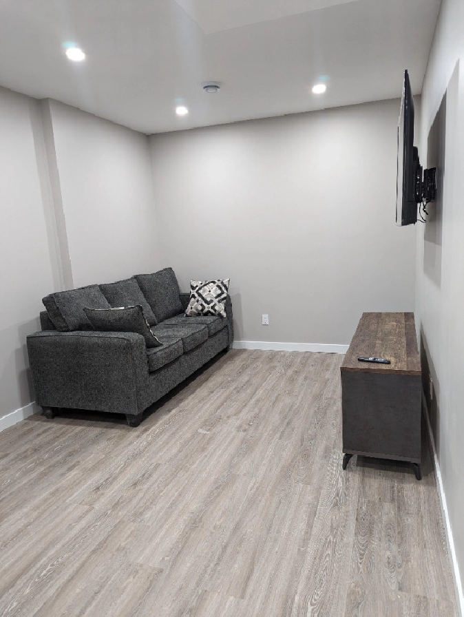 1 Bedroom 1 Bath Basement Suite | Minimalist Furnished in Regina,SK - Apartments & Condos for Rent