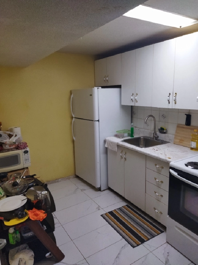 Basement Room for Rent Near Humber College in City of Toronto,ON - Room Rentals & Roommates