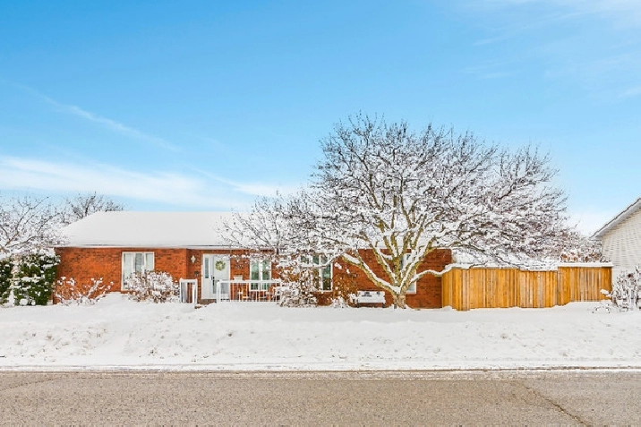 Unique and Charming Arnprior Bungalow in Ottawa,ON - Houses for Sale