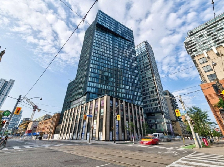 1B1B Downtown with a parking space near Eaton Center in City of Toronto,ON - Short Term Rentals