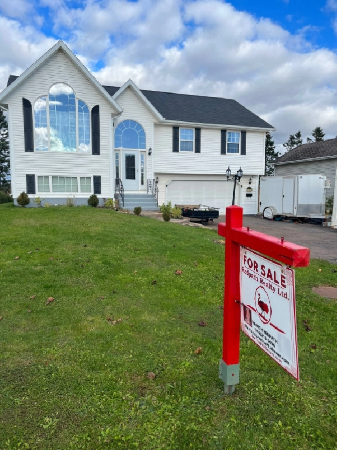 Stratford Family Home- Sunday 2-4 Open House. 14 Millennium Dr. in Charlottetown,PE - Houses for Sale