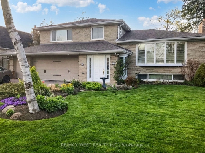 ⭐STUNNING 4 BEDROOM HOME ON 70 X 120 FT LOT WITH POOL! - TORONTO in City of Toronto,ON - Houses for Sale