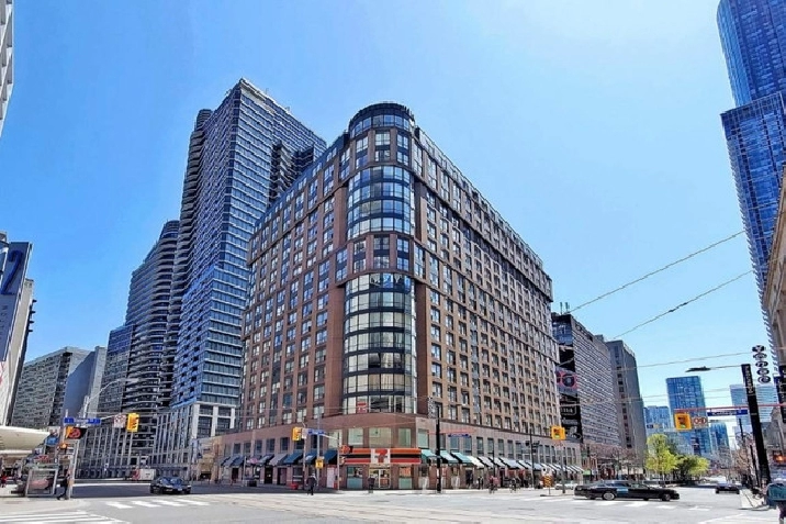 Spacious 1 bedroom plus den @ Yonge & College Utilities included in City of Toronto,ON - Apartments & Condos for Rent