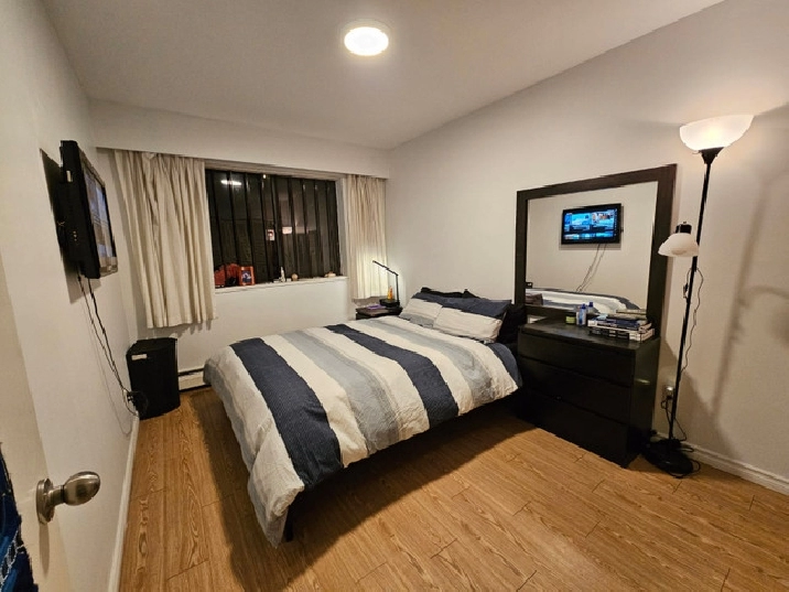 Cozy Room with Semi-Private Bath at Oakridge in Vancouver,BC - Room Rentals & Roommates