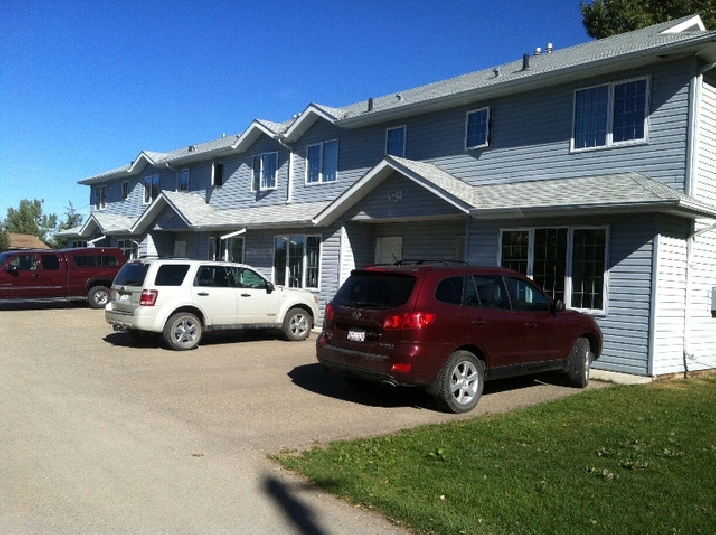 2 bedroom 5-Plex, Olds Alberta in Calgary,AB - Apartments & Condos for Rent