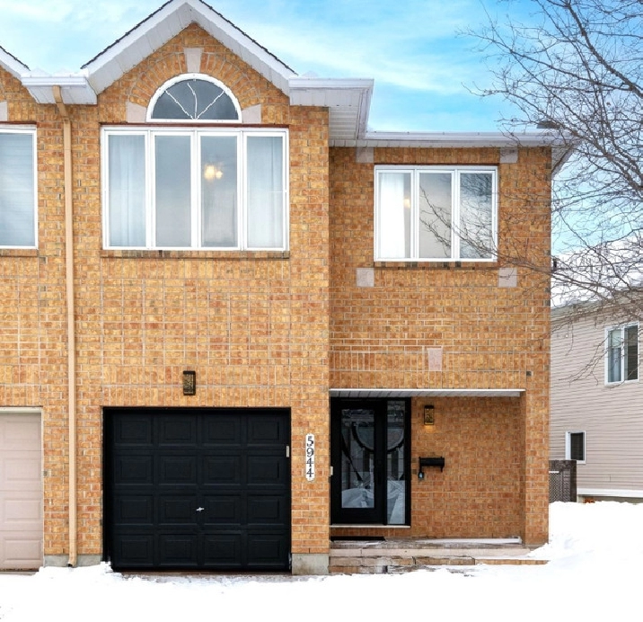 Semi-detached home for Sale in Chapel Hill in Ottawa,ON - Houses for Sale