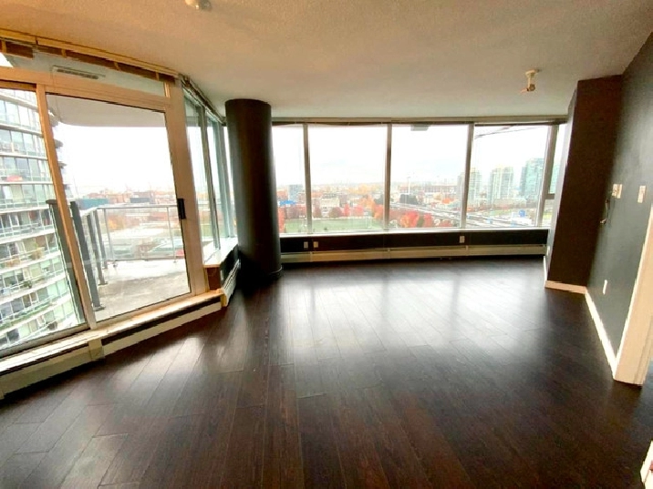 (Reduced Rent): 2-Bathroom Condo at Firenze II for Rent in Vancouver,BC - Apartments & Condos for Rent