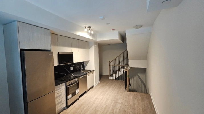 2 bedroom 3 bathroom townhouse in City of Toronto,ON - Apartments & Condos for Rent
