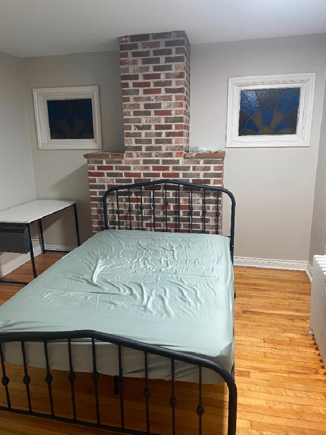 Bedroom sublet Available Feb 1 in 3 Bedroom Unit on Quinpool RD in City of Halifax,NS - Apartments & Condos for Rent