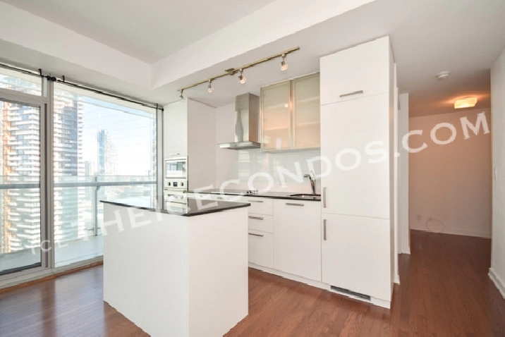 2 bed den, 2 bath unit at the heart of downtown in City of Toronto,ON - Condos for Sale