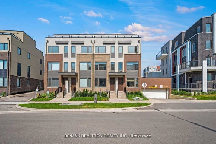 3 1 Bed | Freehold Townhouse for Sale in North York, Toronto. in City of Toronto,ON - Houses for Sale