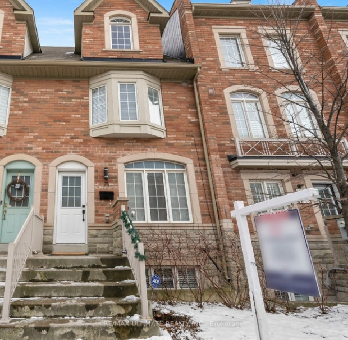 Luxurious Freehold Townhouse in North York for sale with 3 Beds. in City of Toronto,ON - Houses for Sale