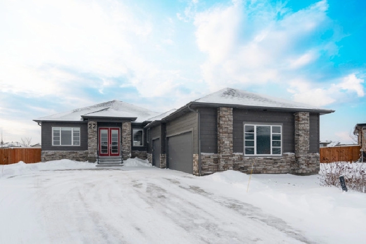 Stunning bungalow former Gino's show home in Taylor Farm in Winnipeg,MB - Houses for Sale