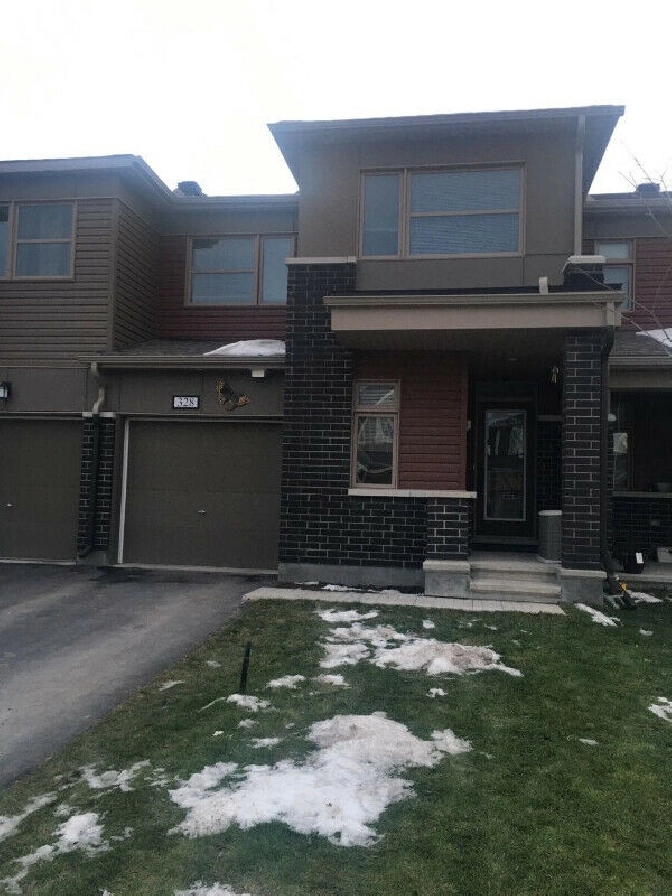 Executive 3 Bedroom Den Townhouse for Rent in Kanata in Ottawa,ON - Apartments & Condos for Rent